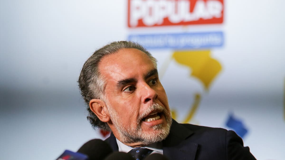 “No está acatando el decreto, se equivoca gravemente”: Benedetti al registrador por Consulta Popular