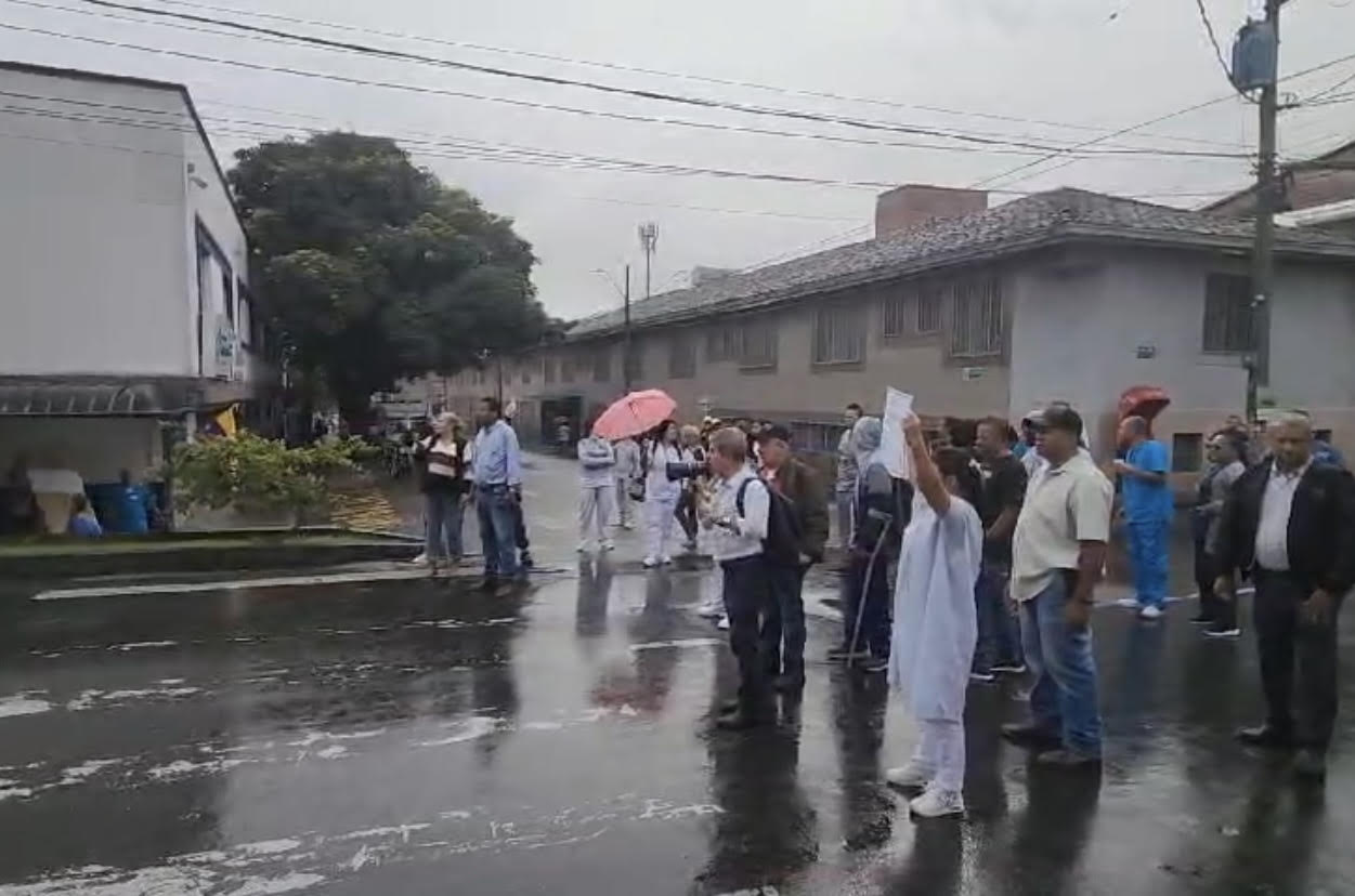 Los empleados del hospital exigen el pago de sus salarios y la dotación de insumos para atender a los pacientes. Foto: cortesía.
