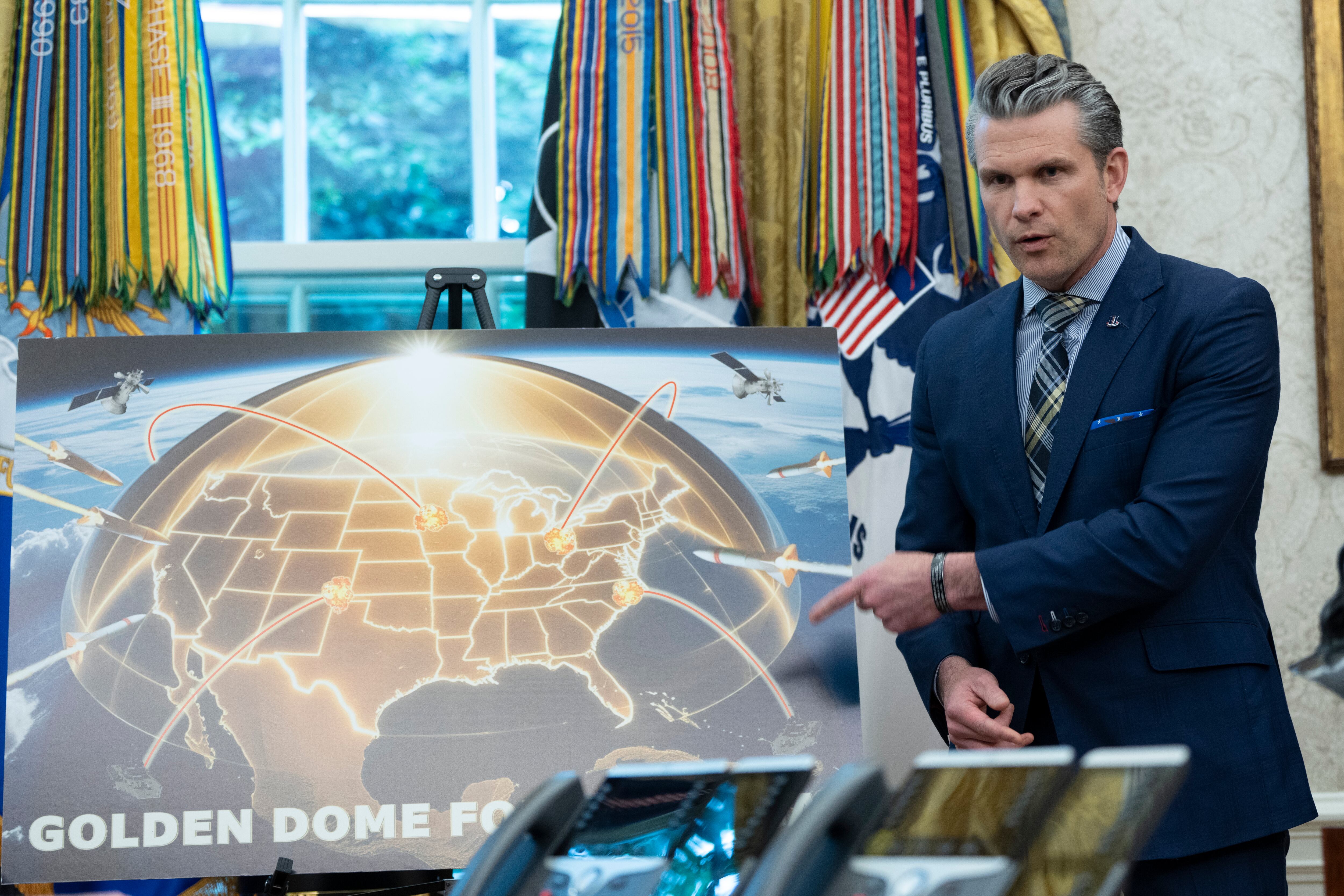 Washington (United States), 20/05/2025.- US Secretary of Defense Pete Hegseth participates in an announcement by US President Donald J Trump about moving forward with the Golden Dome missile defense shield, in the Oval Office of the White House in Washington, DC, USA, 20 May 2025. EFE/EPA/CHRIS KLEPONIS / POOL