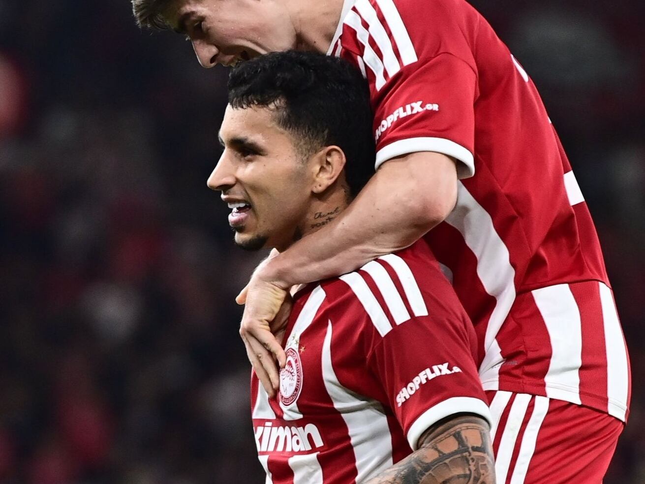 Gustavo Puerta marcó un golazo y fue ovacionado en su primer partido con Olympiacos / @olympiacosfc