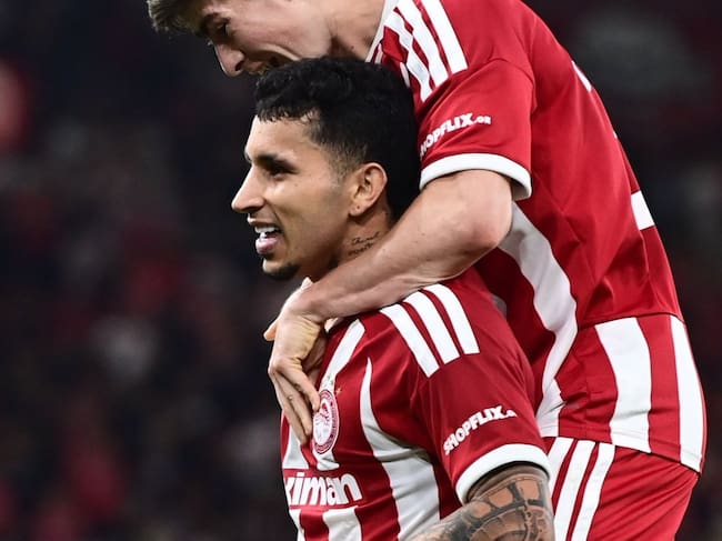 Gustavo Puerta marcó un golazo y fue ovacionado en su primer partido con Olympiacos / @olympiacosfc