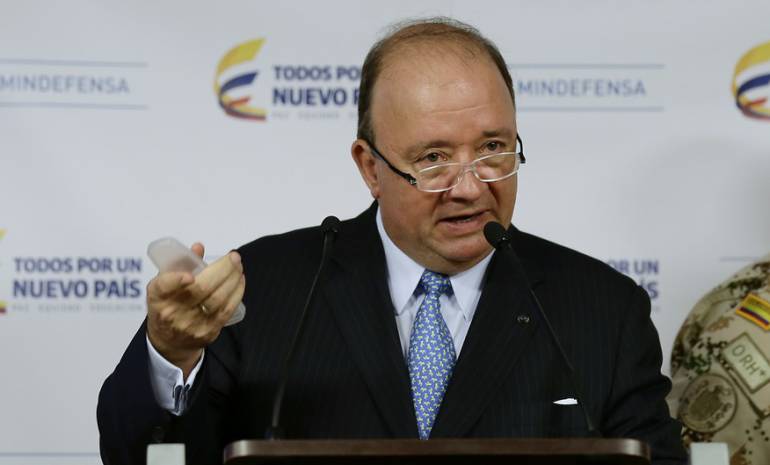 Luis Carlos Villegas, ministerio de defensa
