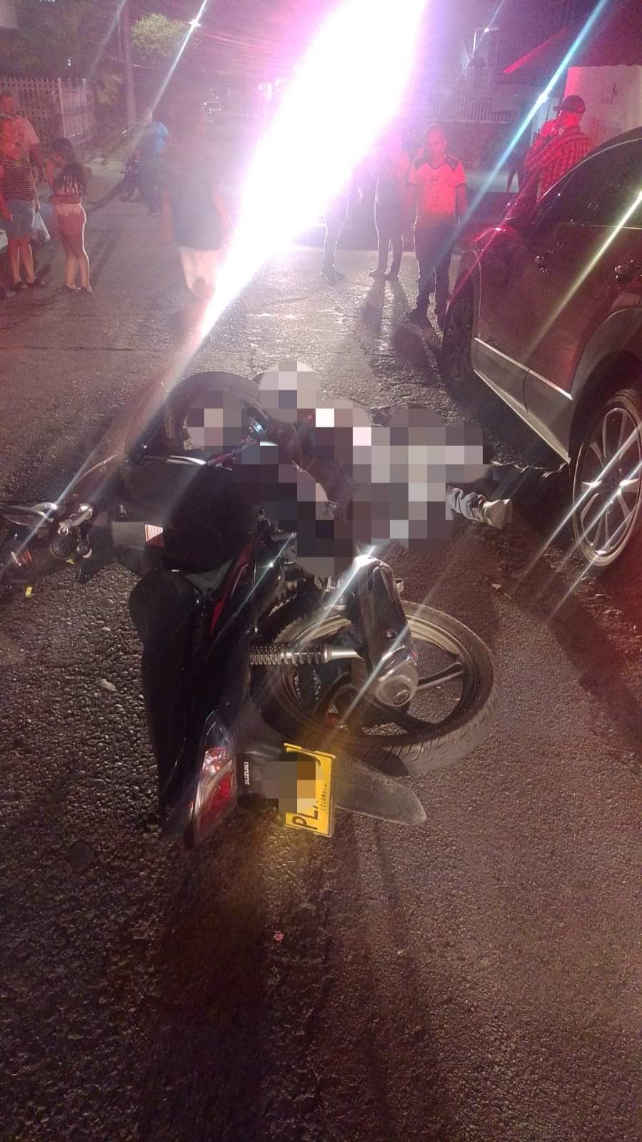 El presunto agresor fallece en el sitio y el segundo lesionado resultó herido.