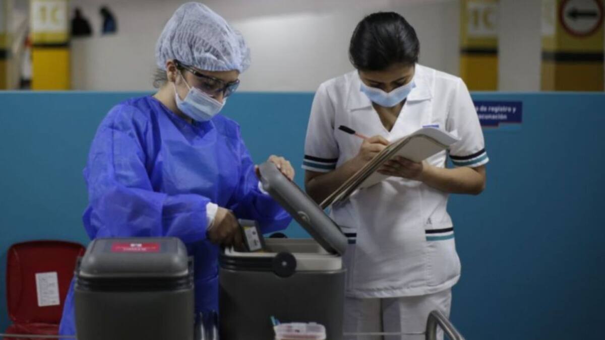 1 muerto y 77 nuevos casos de COVID