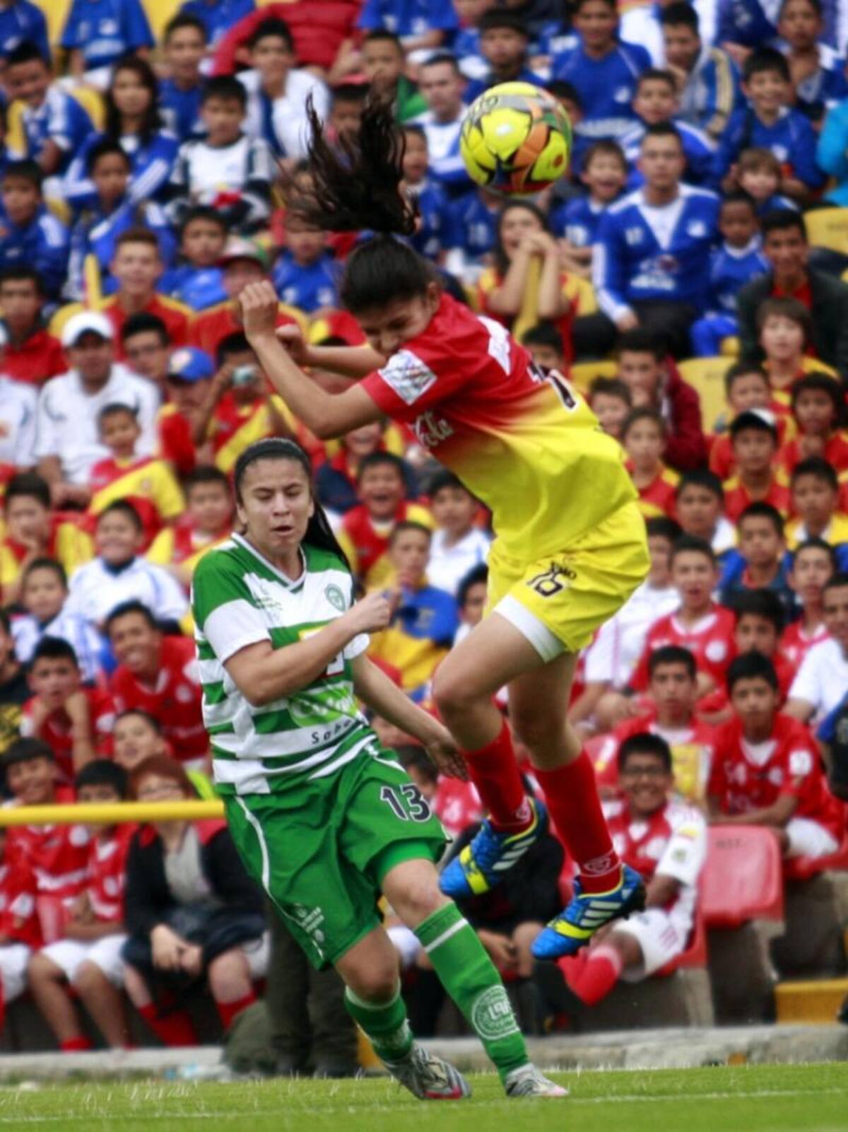La Selección de Fútbol Femenino Sub20 de Bogotá, se coronó campeona del Campeonato Nacional de la categoría, luego de empatar 2-2 en la última fecha del cuadrangular final al representativo de Antioquia.