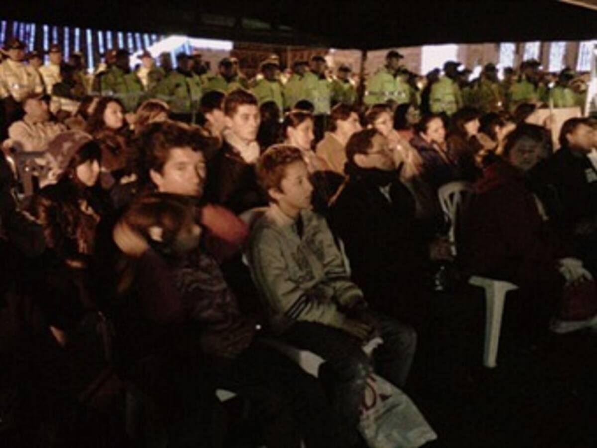 Las Voces del Secuestro en vigilia desde la Plaza de Bolívar de Bogotá