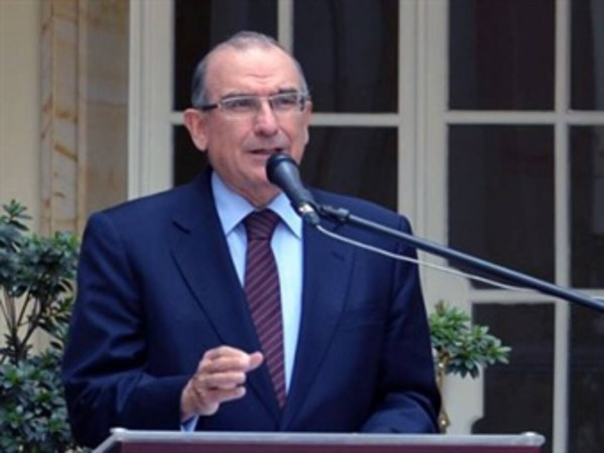 Venimos con instrucciones de concretar el primer punto de la agenda: De la Calle