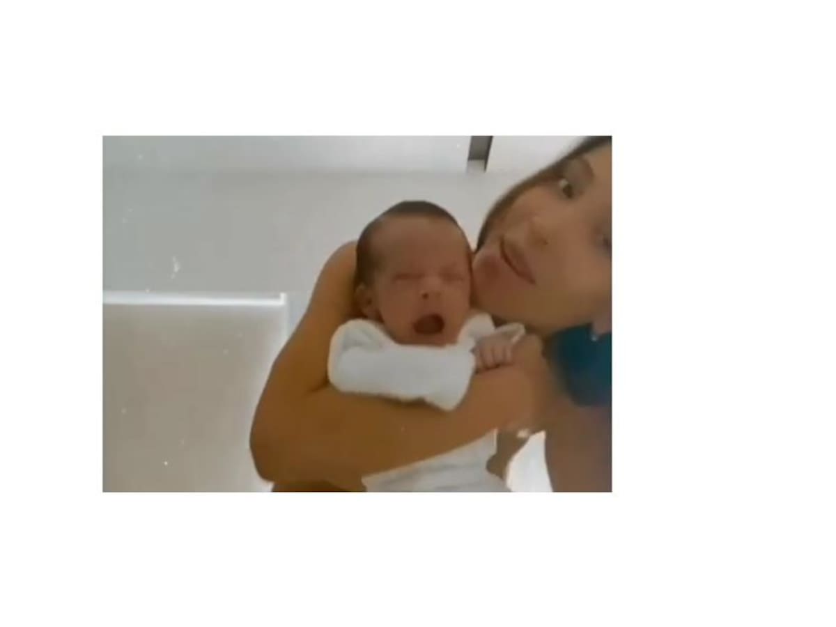 Con reguetón, Luisa Fernanda W trata de dormir a su hijo y a él no le gusta