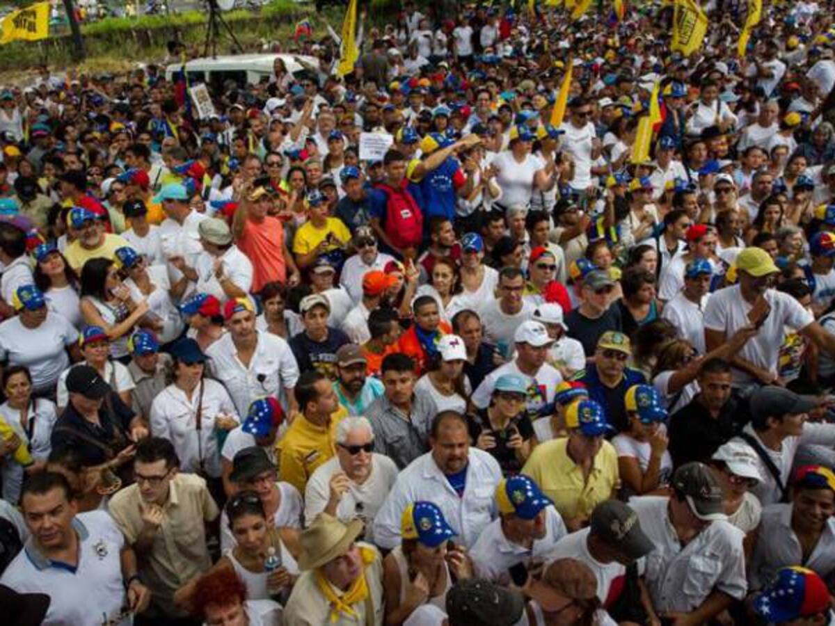 Oposición venezolana hará ensayo general de recolección de firmas este 12 de octubre