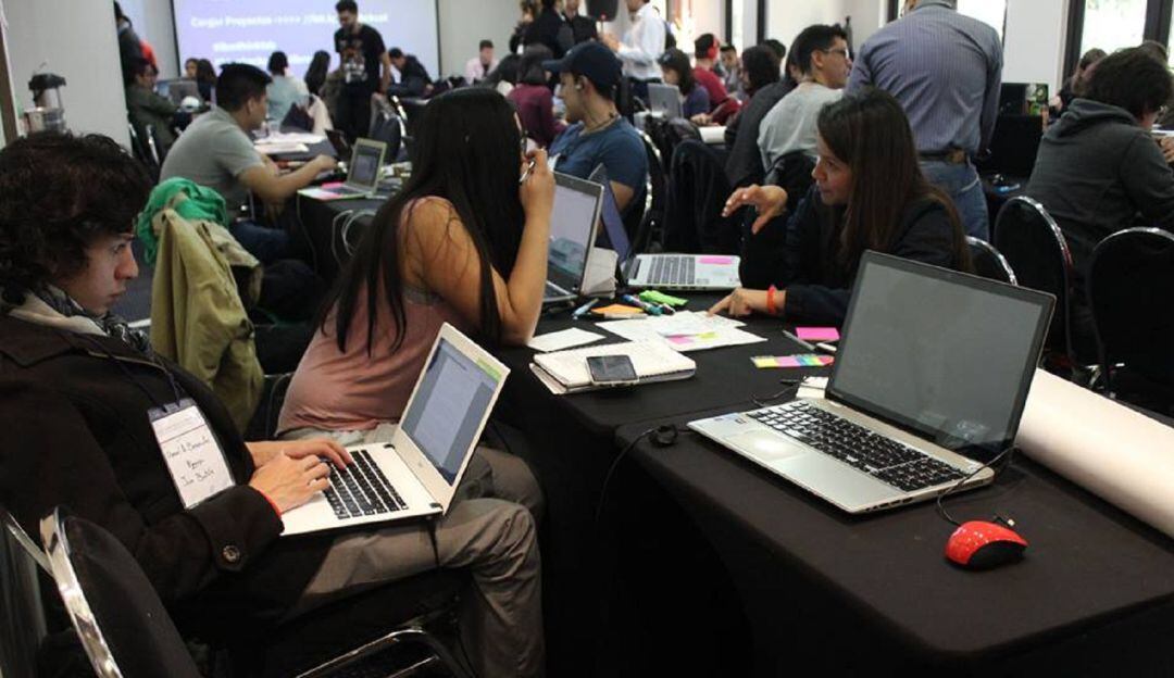 Charlas en colegios, universidades a jóvenes para prevenir casos de trata de personas. 