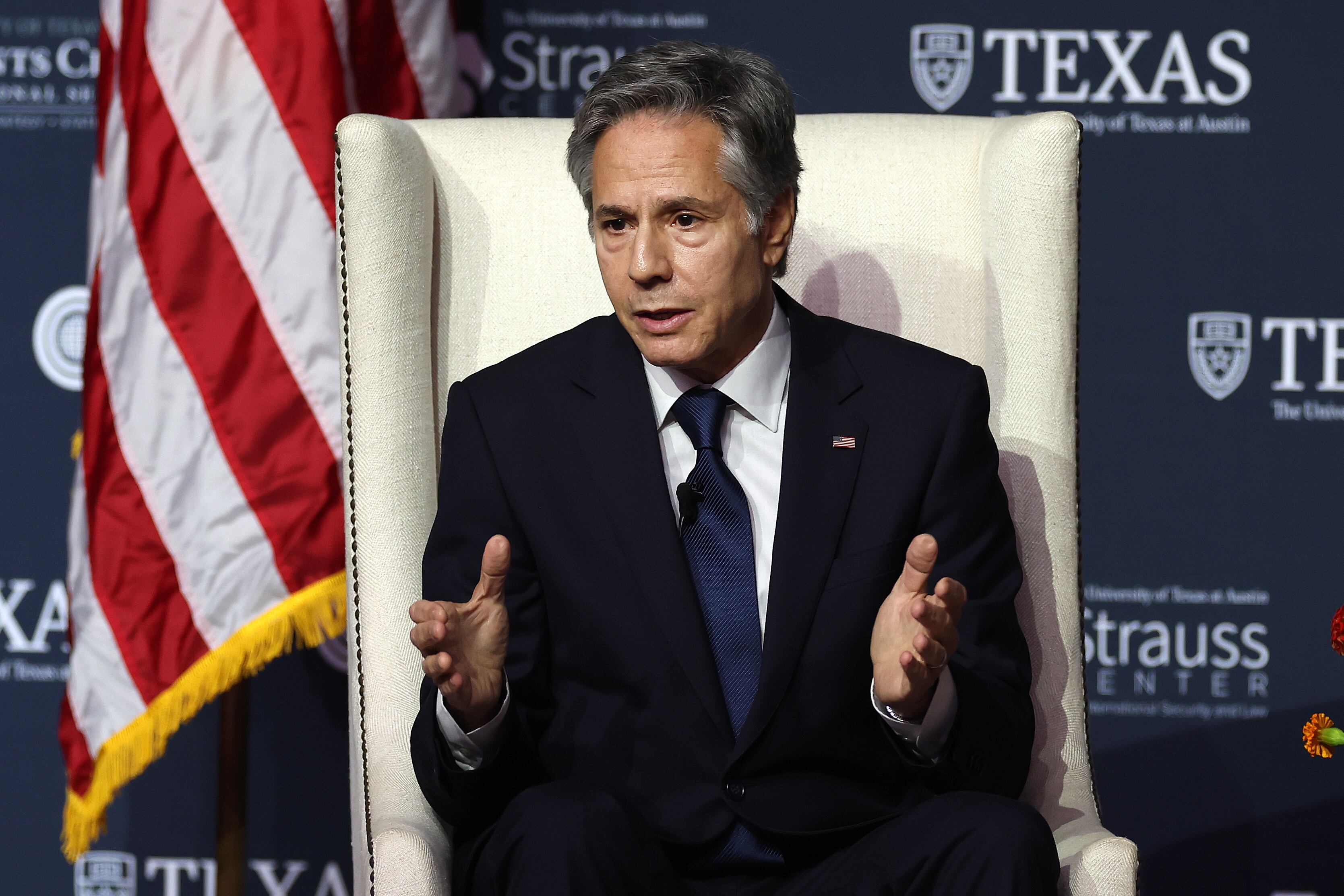 Austin (United States), 04/10/2023.- US Secretary of State Antony J. Blinken makes a gesture while speaking with former Ambassador to NATO Kay Bailey Hutchison(not pictured) about the current state of international affairs at the Hogg Memorial Auditorium at the University of Texas in Austin, Texas, USA, 04 October 2023. This is Blinken's second stop in Texas in two days. EFE/EPA/ADAM DAVIS