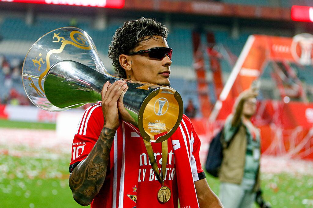 Richard Rios con el trofeo de la Supercopa de Portugal, ganado al Sporting de Lisboa / Getty Images