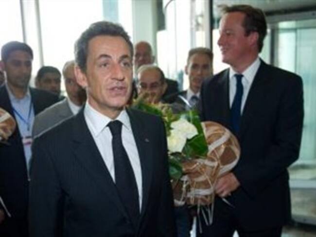 Sarkozy dice en Trípoli que hay que detener a Gadafi