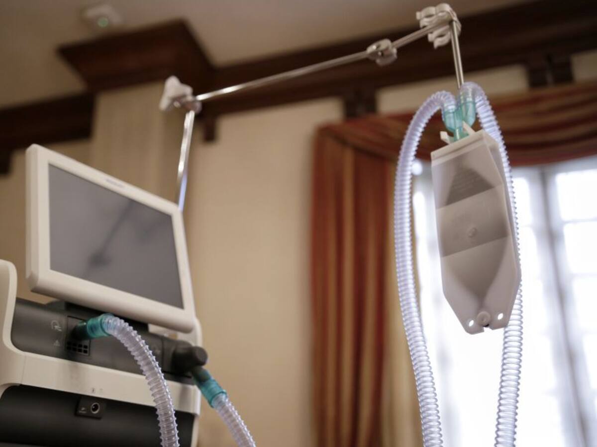 Hombre en estado crítico, tras presuntamente recibir disparo de un policía