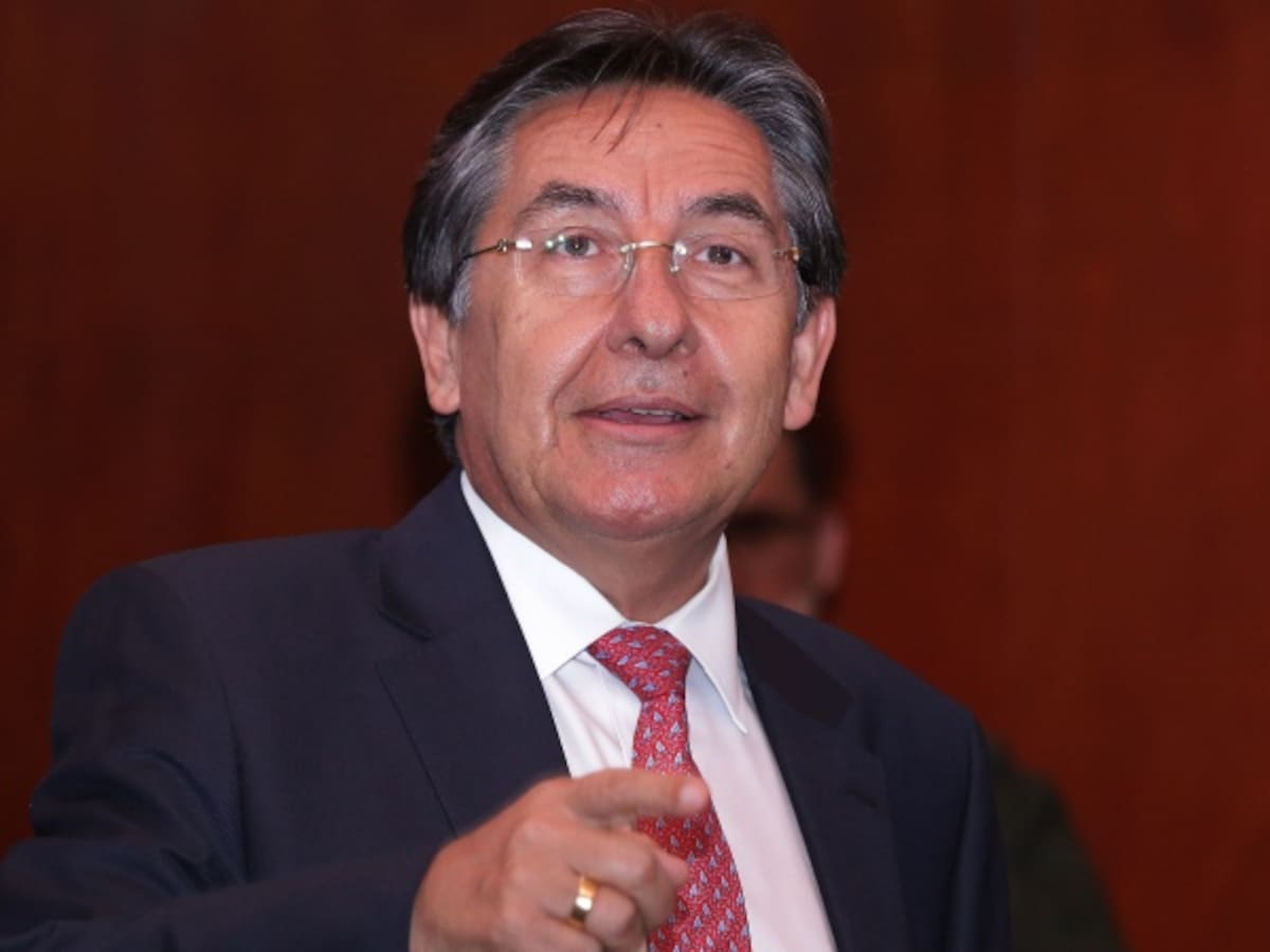 El fiscal Martínez le responde a Montealegre