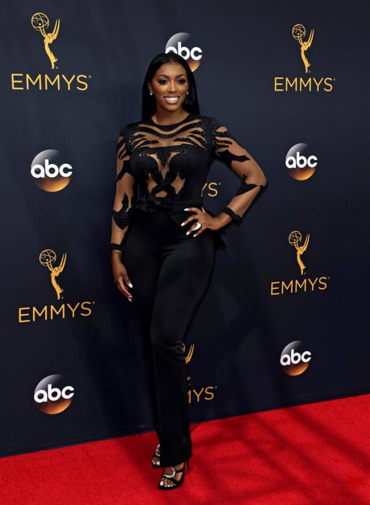 Una de las estrellas que más flashes se llevó fue Emily Ratajkowski, quien lució un vestido azul diseñado por Zac Posen.