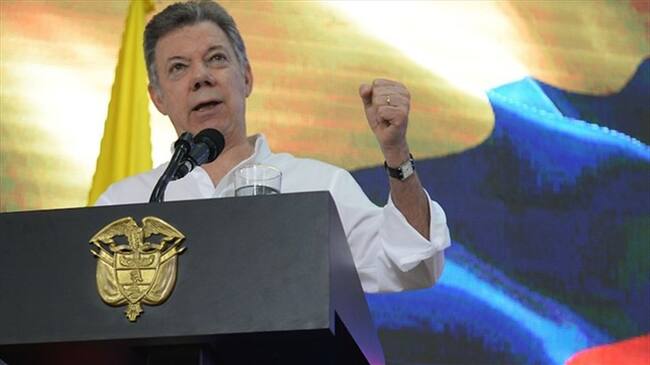 Santos sancionó la ley que cambia las reglas para la elección del contralor. Foto: Colprensa