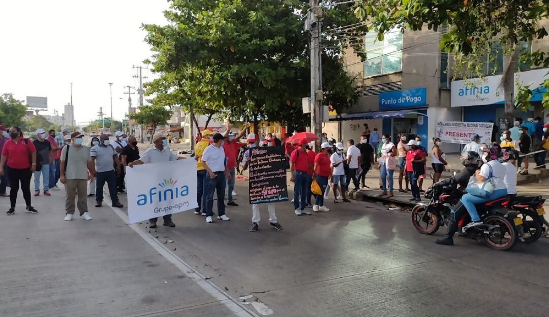 Los manifestantes rechazaron la instalación de contadores inteligentes y presunta violación de convenciones colectivas de trabajo