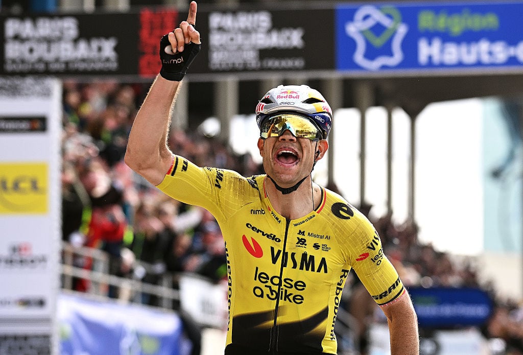 Emocionante victoria de Van Aert sobre Tadej Pogacar en una nueva edición de la París Roubaix. (Photo by Dario Belingheri/Getty Images)