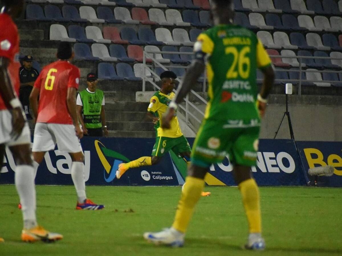 Con uno menos, Real Cartagena ganó a Barranquilla y sumó su cuarta victoria consecutiva