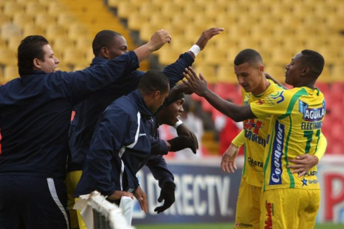 Huila derrotó en Bogotá 4-3 a Santa Fe y le frustró la posibilidad de ser cabeza del grupo B en los cuadrangulares.