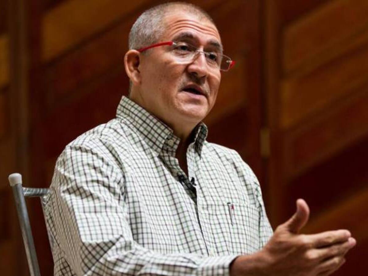 Santos fue muy claro en que diálogo será en medio de la confrontación: ELN