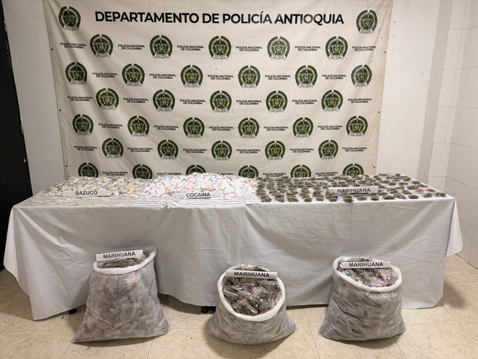 Estupefacientes incautados en un hotel de Segovia- foto policía Antioquia