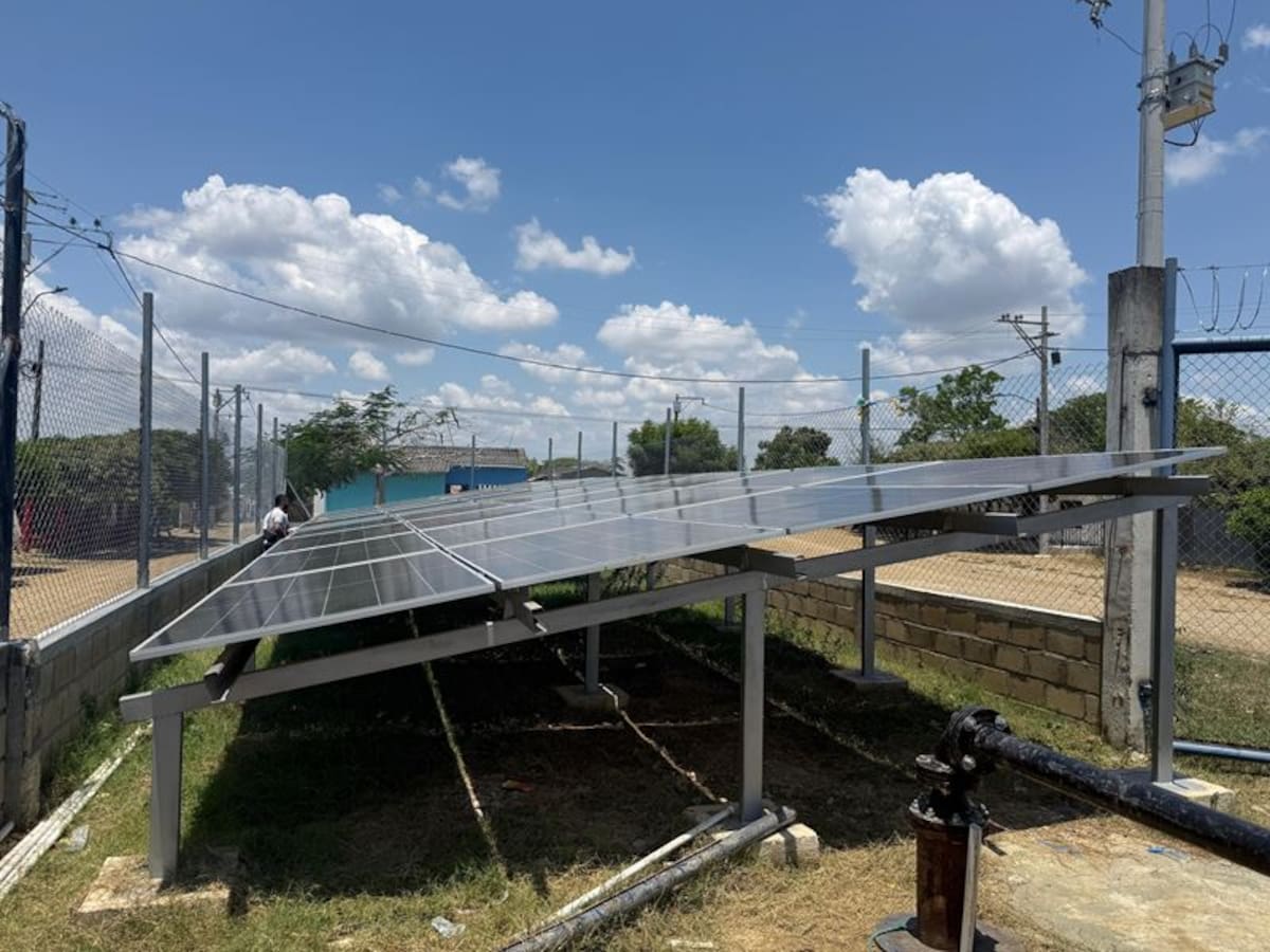 Sucre avanza en transición energética con proyecto solar para microacueductos rurales