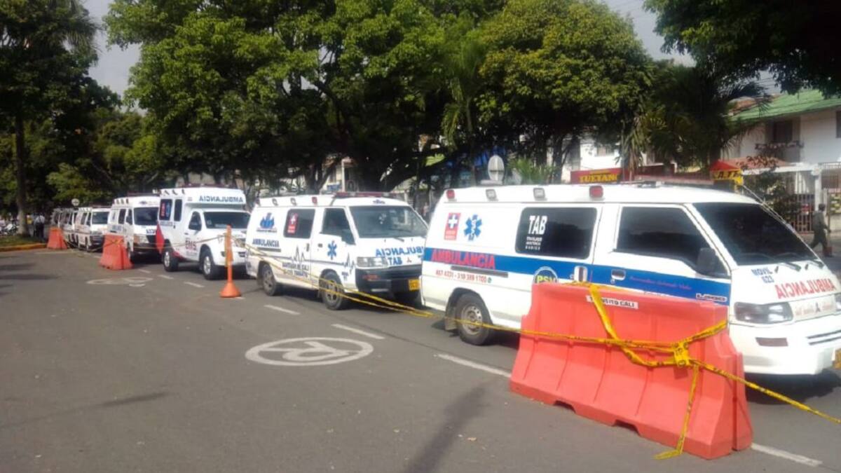Ambulancias protestan tras recibir fotomultas por pico y placa