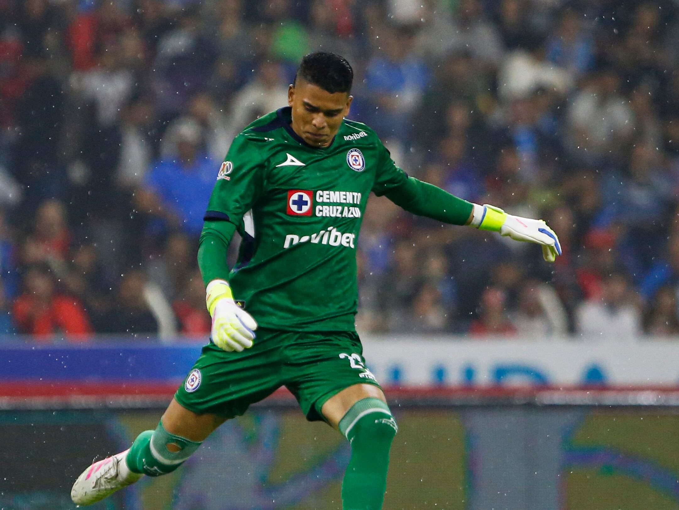 Kevin Mier, portero colombiano del Cruz Azul de México. (Photo by Alfredo Moya/Jam Media/Getty Images)