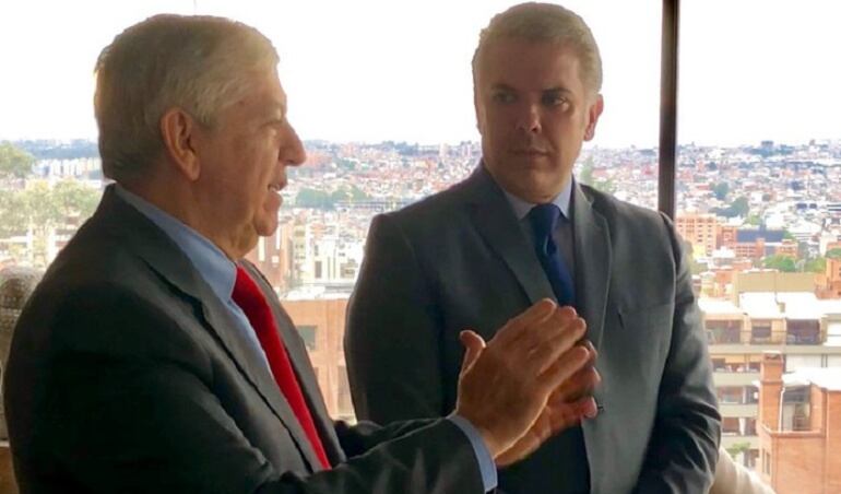 Presidente del partido Liberal Colombiano, César Gaviria Trujillo y el actual presidente de Colombia Iván Duque.