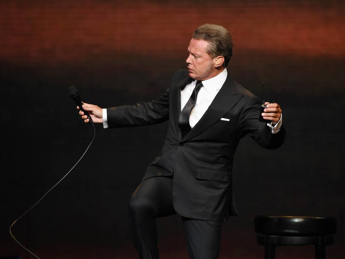 “Mi intención nunca es suplantar al artista”: Andrés Rey, doble oficial de Luis Miguel