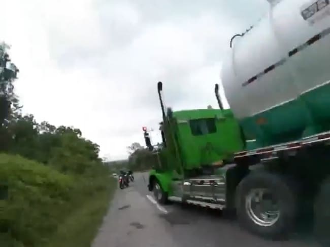 Motociclistas se salvaron de morir arrollados por una mula