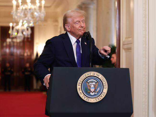 Washington (Usa), 29/01/2025.- US President Donald Trump speaks during an event in the East Room of the White House in Washington, DC, USA, 29 January 2025. The Laken Riley Act is the first bill signed by President Trump in his new administration, named after a slain Georgia nursing student and would require the detention of unauthorized immigrants that have been accused of theft and violent crimes. EFE/EPA/SAMUEL CORUM / POOL