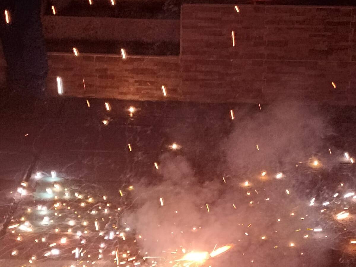 VIDEO: ¡Qué peligro! jóvenes se ‘disparan’ con pólvora en Floridablanca