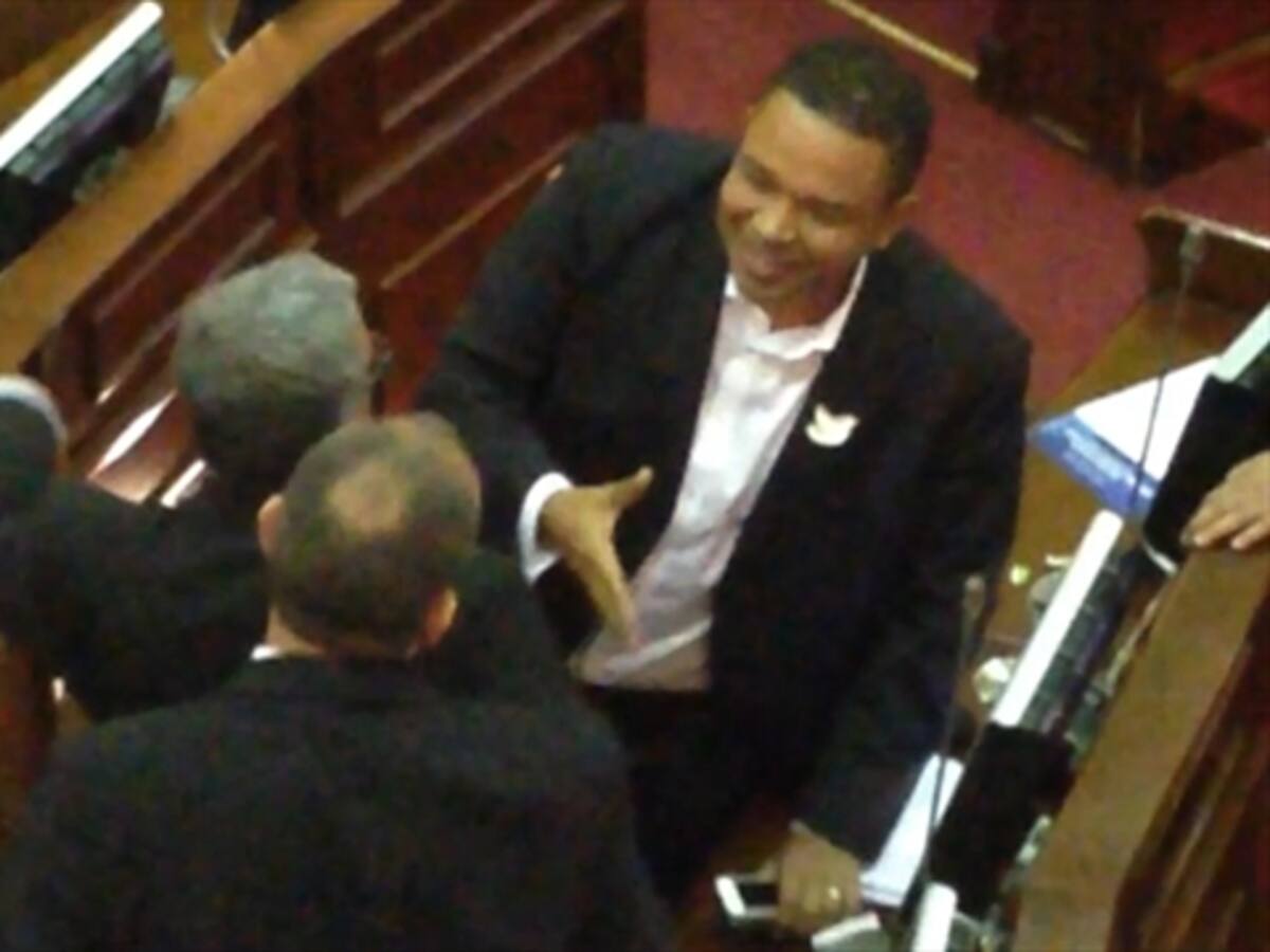Renunció a su curul el representante Yair Acuña