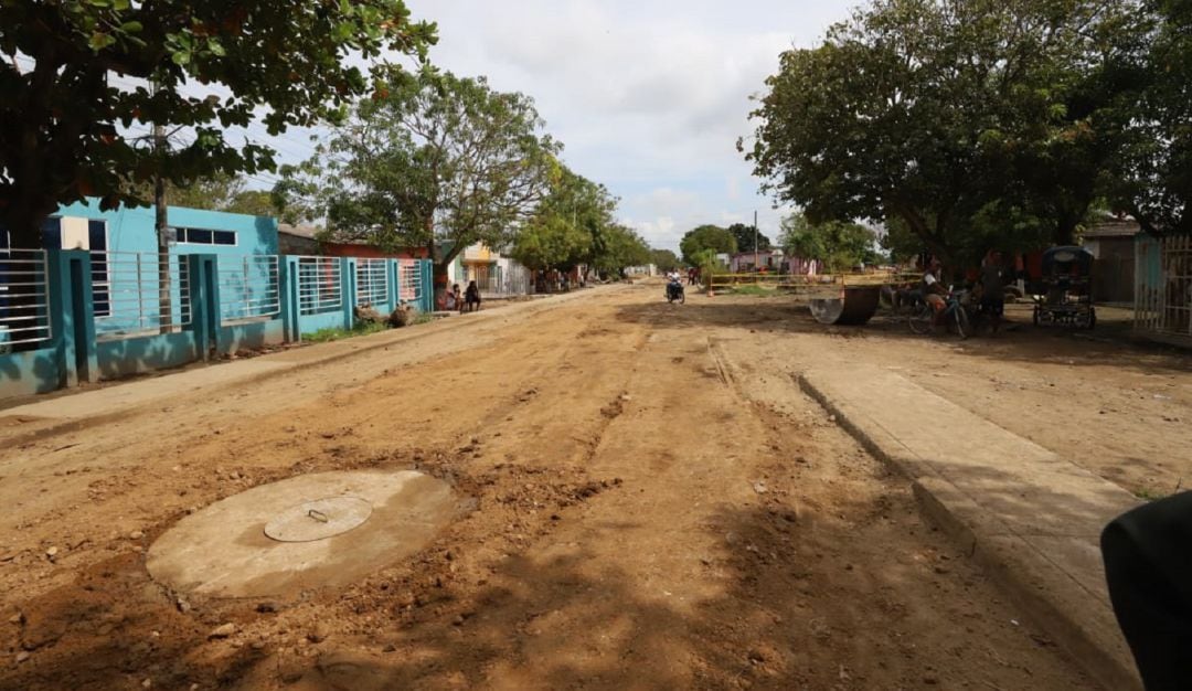 Este proyecto contempla la construcción de 500 manjoles, 1.650 acometidas domiciliarias y una planta de bombeo