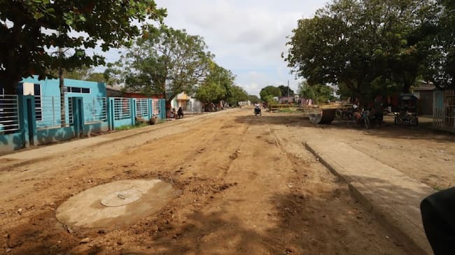 Este proyecto contempla la construcción de 500 manjoles, 1.650 acometidas domiciliarias y una planta de bombeo