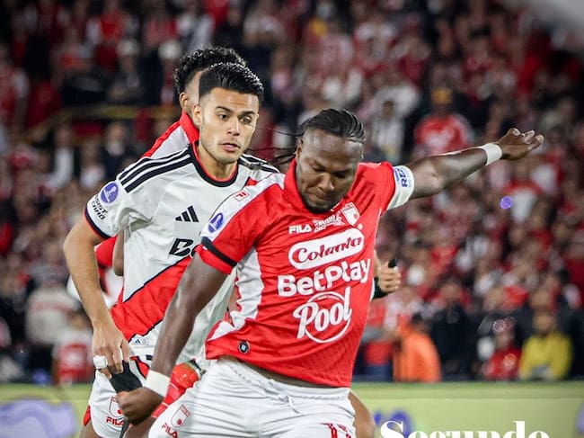 Hugo Rodallega, capitán de Independiente Santa Fe en duelo ante River Plate por la Copa Sudamericana / @SantaFe