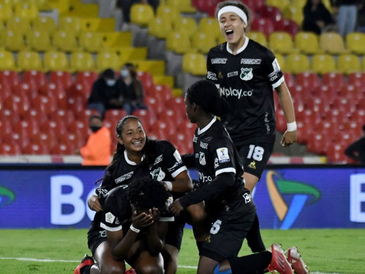 Pavi dio un recital en El Campín y Cali goleó a Santa Fe en la final de ida