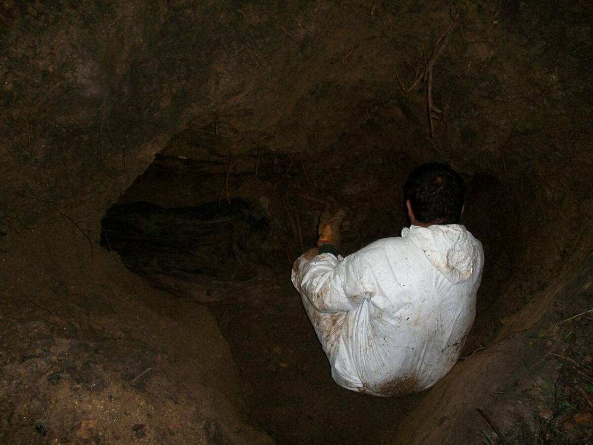 Deben exponerse a campos minados, la amenaza constante de ataques de la guerrilla o grupos criminales.