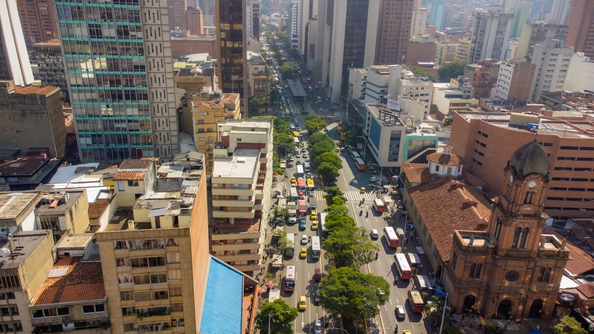 Alcaldía de Medellín destaca 1.8 billones destinados a la atención de víctimas