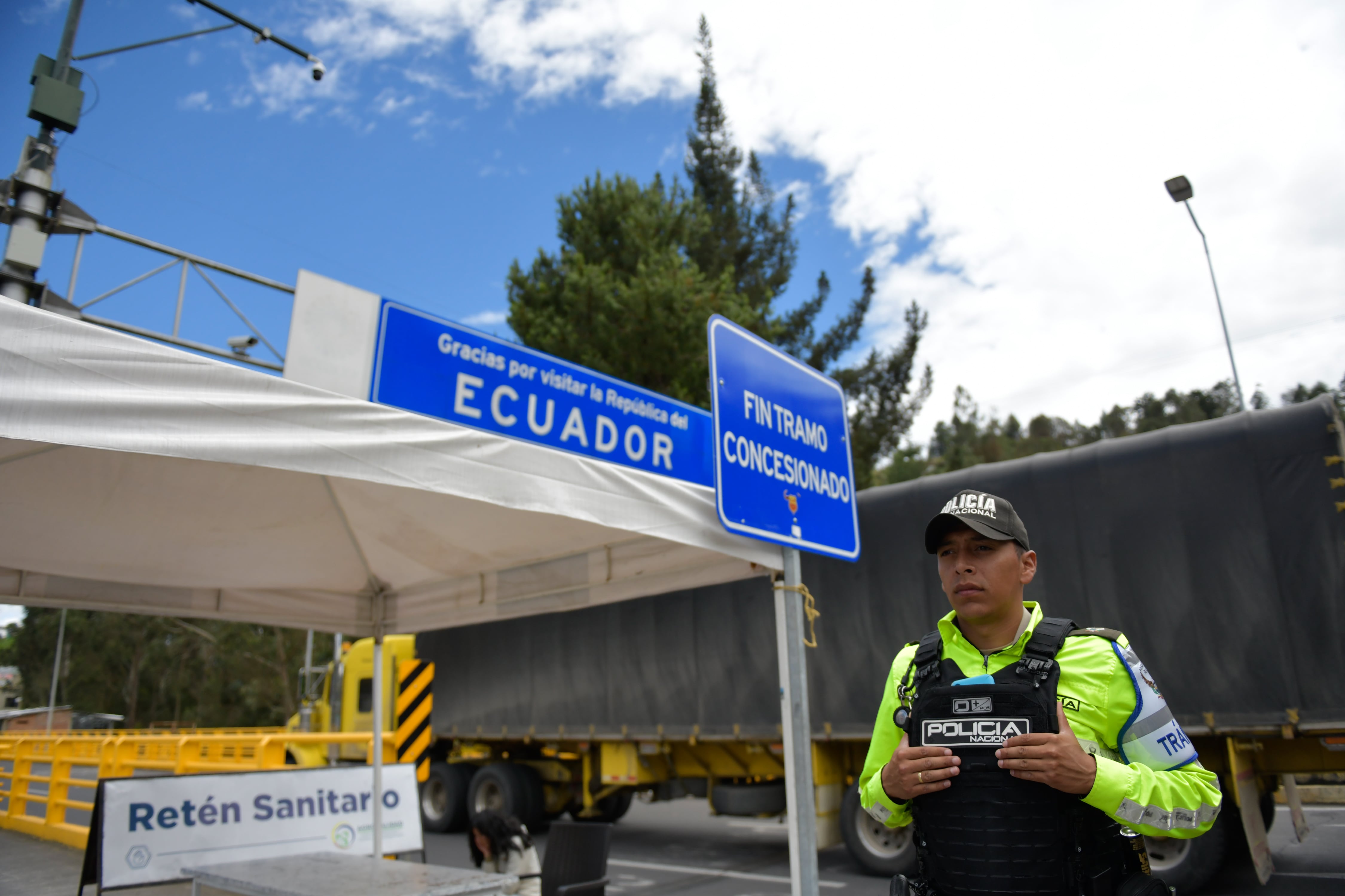 Policía ecuatoriana en la región de paso fronterizo con Colombia. 
(Foto:    Camilo Erasso/Long Visual Press/Universal Images Group via Getty Images)