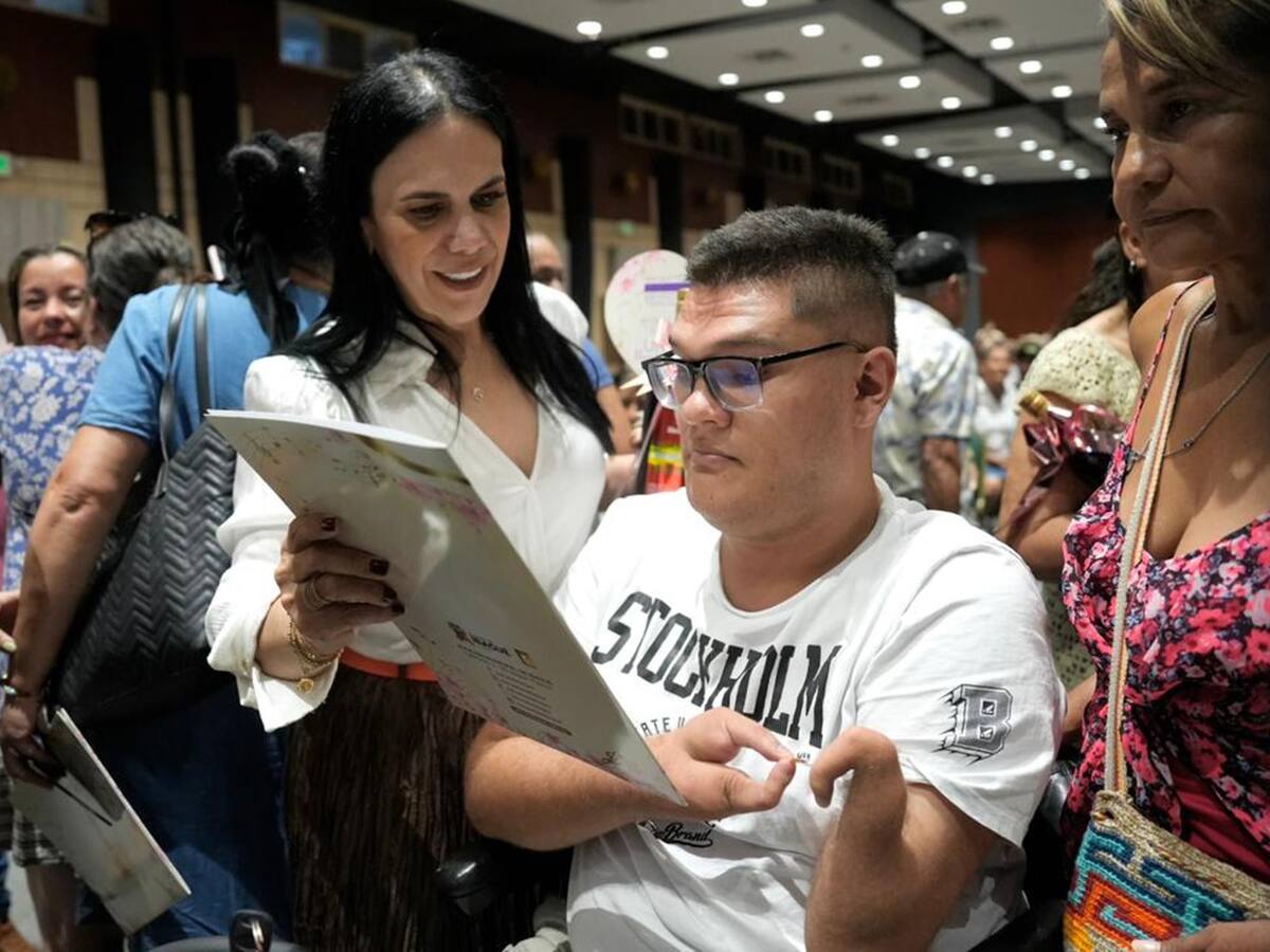 En Ibagué le entregaron a 251 familias los títulos de propiedad de las viviendas en las que habitan
