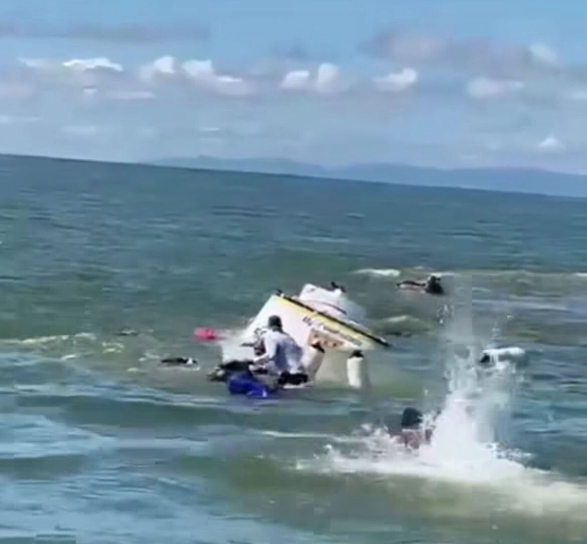 Naufragio en Acandí, Chocó, deja una niña y una adulta fallecidas. Foto: Cortesía.