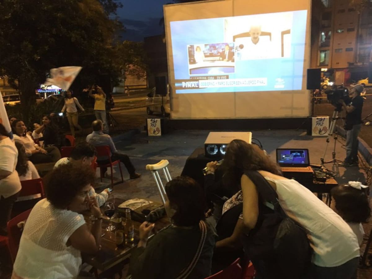 En Medellín, Cali y otras ciudades se recibe con fiesta los anuncios desde La Habana