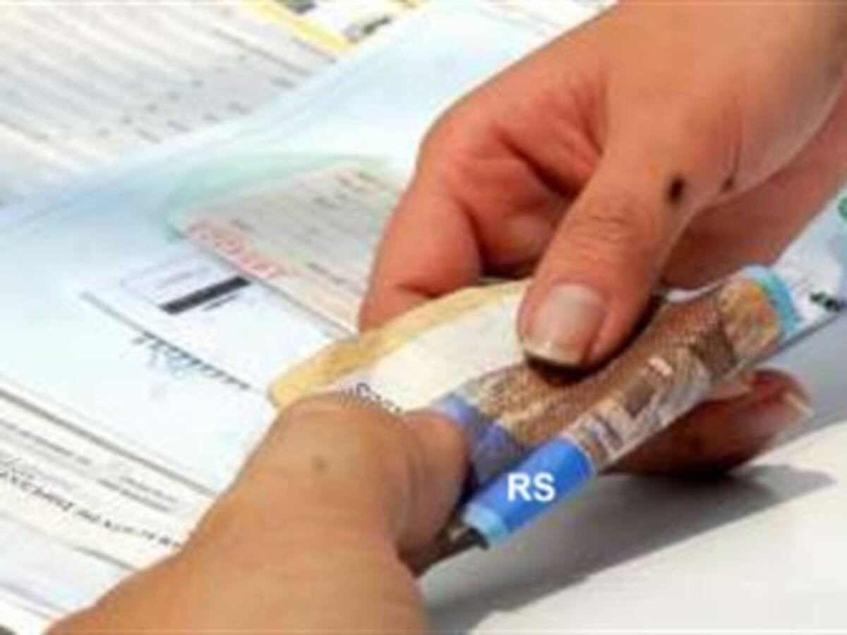 A la cárcel agentes de tránsito por exigir dinero