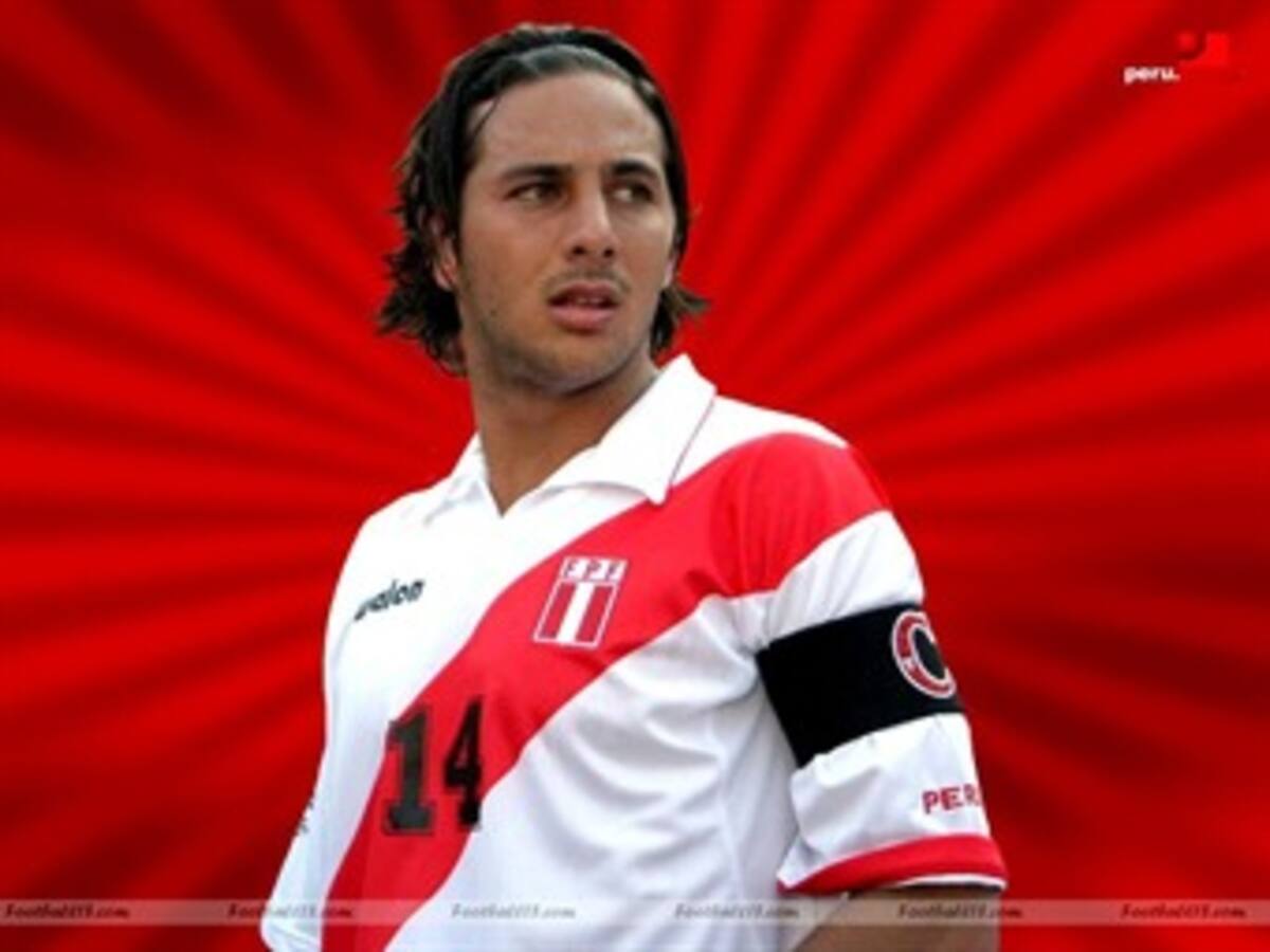 Claudio Pizarro elogia a Falcao García y dice que Perú debe cuidarse de su buen momento