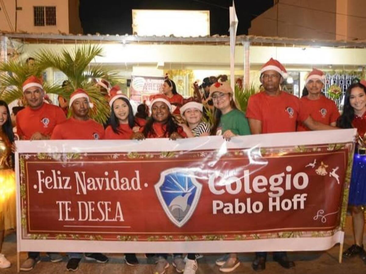 La Navidad ilumina Manga con desfile organizado por el Colegio Pablo Hoff