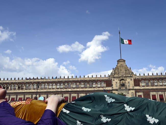 Frida Kahlo revive en homenaje en plaza principal de Ciudad de México